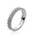 Bague alliances composée de deux anneaux incrustés de zirconium 